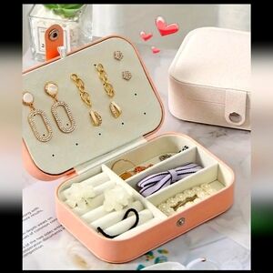 MED Traveling  Jewelry Box Bright Pink  Faux Leather Zipper closure